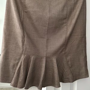 Brown lined skirt, plain front/flare mid lower back, different